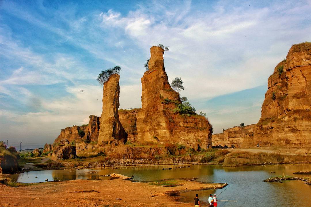 Rental Mobil Murah Semarang: Solusi Tepat untuk Perjalanan Nyaman dan Hemat